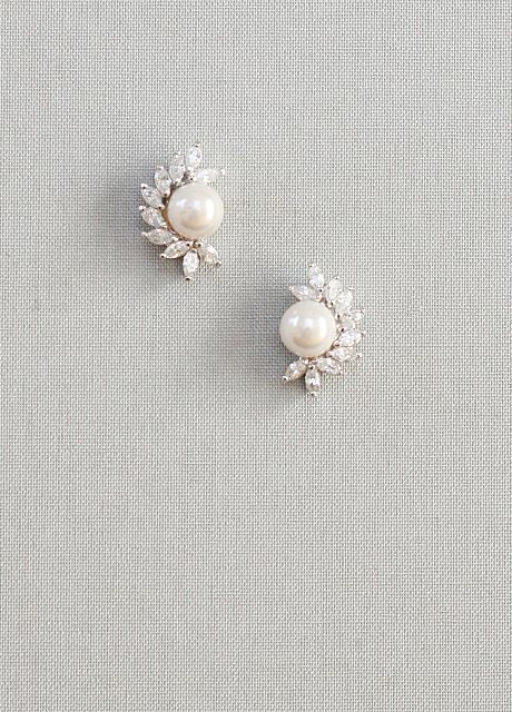 Vintage Outfit Tips #vintage #vintagetrends #womanoutfits #vintageoutfit #fashionactivation #fashionnews Bridal Earrings Pearl, Deco Jewelry, Crystal Stud Earrings, Art Deco Jewelry, Wedding Earrings, Bridal Earrings, Diamond Earrings Studs, Bling Bling, Luxury Jewelry