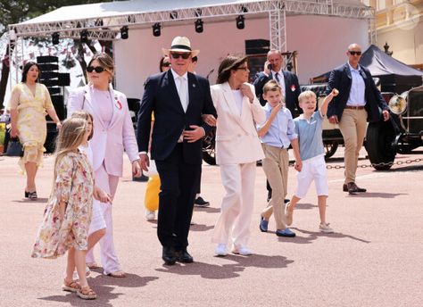 Charlotte Casiraghi et son très chic fils Raphaël Elmaleh : robe rayée et "chapeau" de secours pour un grand événement : Le diaporama - Purepeople Camille Gottlieb, Pauline Ducruet, Prince Rainier, Charlotte Casiraghi, Prince Albert, Royal Fashion, Royals, Monaco