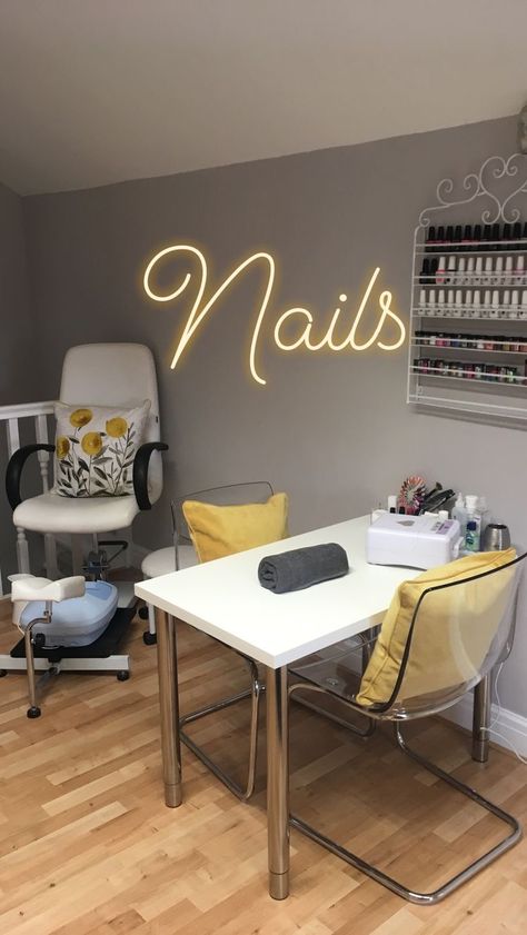 Nail Room Decor Ideas, Pedicure Room, Home Nail Salon Ideas, Home Bar Table, Salon Interior Design Ideas, Nail Room Ideas, Nail Salon Interior Design, Nail Salon Interior, Beauty Room Salon