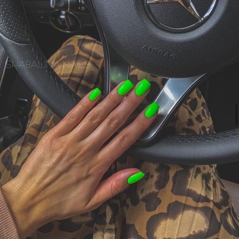 Bright Green Gel Nails, Short Bright Green Nails, Lime Green Toe Nails, Neon Green Pedicure, Bright Green Acrylic Nails, Neon Green Gel Nails, Neon Nails Square, Neon Green Toes, Electric Green Nails