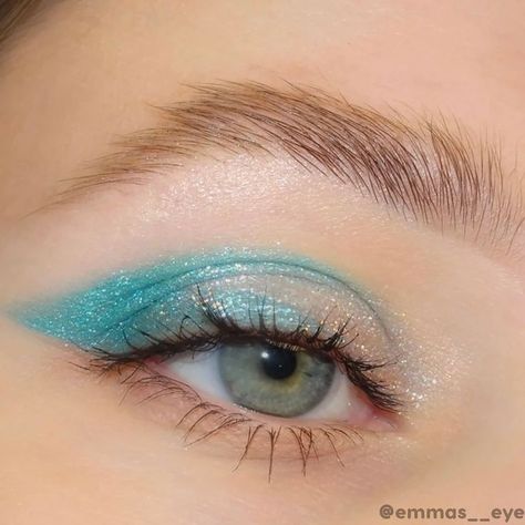 Turquoise Eye Makeup, Turquoise Makeup, 80s Makeup, Metallic Eyeshadow, Eye Makeup Pictures, Eye Makeup Designs, Colorful Eye Makeup, Creative Eye Makeup, Eye Makeup Art