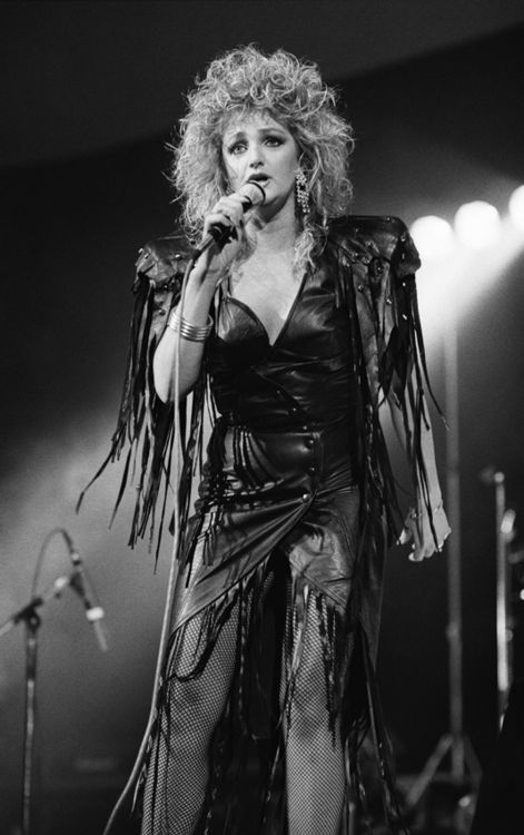 Bonnie Tyler at a concert in Laugardalshöll, 5 December 1986. Bonnie Tyler 80s, Eclipse Of The Heart, Bonnie Tyler, Jesus Christ Superstar, Rock Of Ages, Most Beautiful People, Women In Music, Best Black, 1980s Fashion