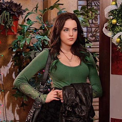 Delanie Ominayak (@delanieominayak) • Instagram photos and videos Teen Series, It's Been So Long, Jade West, Liz Gillies, Elizabeth Gillies, Victorious, Jade, Green, Christmas