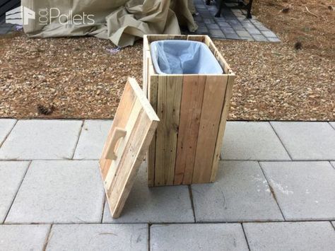 Pallet Trash Bin Outdoor, Pallet Trash Can Holder Outdoor, Wooden Trash Bins Outdoor, Pallet Trash Can Cover, Diy Wooden Trash Can Holder, Wood Garbage Can, Wood Trash Can Holder, Pallet Organization Ideas, Outdoor Garbage Storage