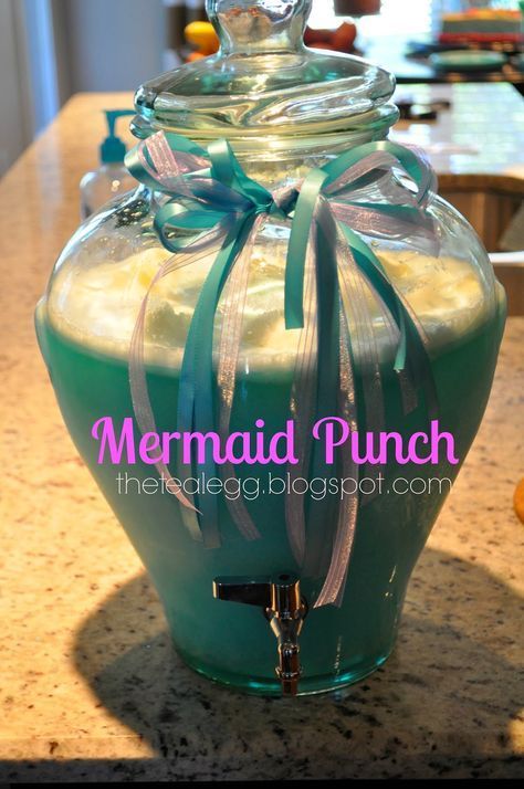 Saturday, we hosted my daughter's 4th Birthday at our house.  She dreamed for months about a mermaid party.  So on Saturday, we threw h... Mermaid Punch For Kids, Mermaid Punch, Mermaid Birthday Party Food, Lila Party, Ariel Birthday Party, Mermaid Birthday Cakes, Ariel Birthday, Birthday Mermaid, Mermaid Baby