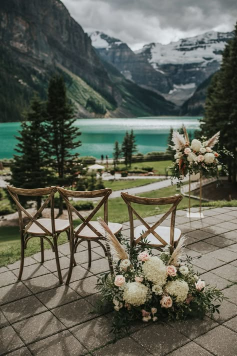 This small intimate wedding was a micro wedding to dream about. Located on the terrace of the @fairmontclll the Fairmont Lake Louise provides stunning views of the crystal blue lake in the background. Save this pin for when you are planning your Banff or Lake Louise elopement and be sure to follow along this Lake Louise wedding planner! Lake Louise Canada Wedding, Fairmont Lake Louise, Jasper Wedding, Nature Elopement, Intimate Micro Wedding, Mood Wedding, Lake Louise Canada, Scenic Wedding, Fairmont Chateau Lake Louise