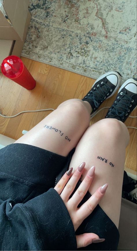 Knee Ditch Tattoo, Over The Knee Tattoo Words, Over Knee Tattoo, Tattoo Baddie, Tattoo Above Knee, Simbols Tattoo, Swag Tattoo, Knee Tattoo, Funny Tattoos