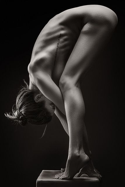 Ballet Images, Photo Arts, Perspective Photography, Artistic Pictures, Study Photography, Anatomy Poses, Guard Your Heart, Figure Photography, Human Poses Reference