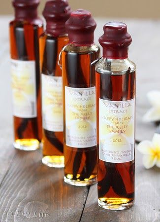 A blog about Food, Photography and Travel Diy Vanilla Extract, Diy Vanilla, Homemade Vanilla Extract, Homemade Vanilla, Diy Homemade, Photography Travel, Baking Tips, Food Gifts, Diy Food