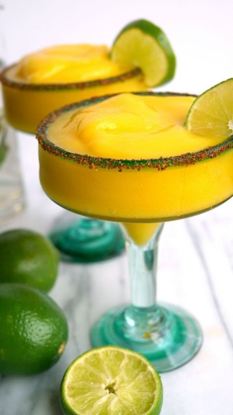 Spicy Mango Frozen Margaritas are deliciously delicious Tiki Drinks Recipes, Mango Jalapeno Margarita, Mango Margaritas, Mango Margarita Recipe, Frozen Mango Margarita, Spicy Margarita Recipe, Strawberry Sangria, Mango Cocktail, Tiki Drink