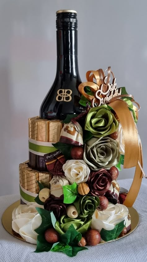 Wine Gift Box Ideas, Wine Bottle Flowers, Bottle Gift Wrapping, Candy Bouquet Diy, Flower Box Gift, Wine Gift Boxes, Wine Bottle Gift, Alcohol Gifts, Gift Bouquet