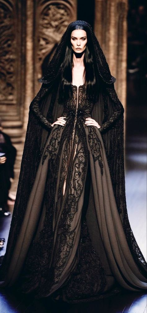 Vampire Gown Aesthetic, Morticia Addams Fashion, Halloween Fashion Show, Dark Witch Fashion, Morticia Wedding Dress, Gothic Fashion Show, Gothic Wedding Gown, Morticia Addams Wedding Dress, Gothic Era Fashion