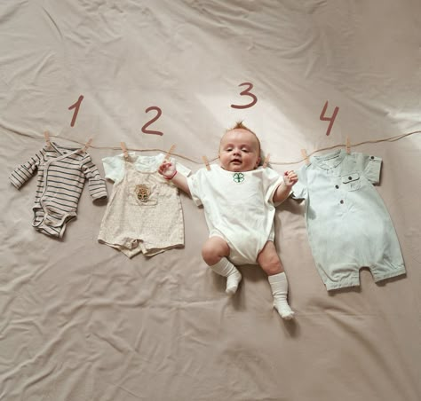 Milestone Photo Ideas Baby, Baby Monthly Milestones Ideas, 3 Month Baby Photoshoot Ideas, Baby 3 Months Photography Ideas, Baby Milestones Photo Ideas, Baby Captions, 2 Month Baby, Photo Halloween, Baby Milestones Pictures