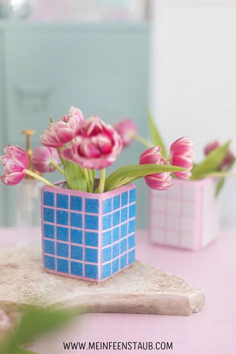 Vase basteln. Selbermachen Mosaik-Fliesenvase im Upcycling-Stile. Geschenkidee zum Nachbasteln. Muttertaggeschenk DIY-Idee. Ard Buffet, Cool Diy Projects, Cool Diy, Diy Projects, Vase