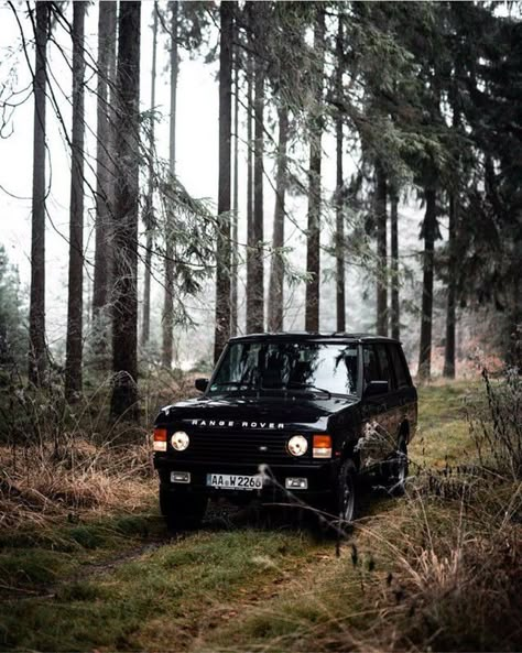 Range Rover V8, Classic Range Rover, Range Rover Black, Range Rovers, Range Rover Classic, Lux Cars, Black Panthers, Car Vintage, Old Classic Cars