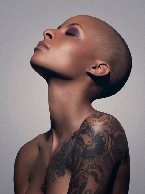 Natural Hair Swagg (The Natural Black Woman): Natural Black Women get Tatted Up! Woman With Tattoos, Bald Girl, 얼굴 그리기, Bald Hair, Bald Women, Funky Hairstyles, Bald Heads, Bald Head, Shaved Head