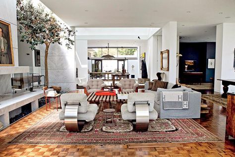 Ellen DeGeneres on Designing a Home Trousdale Estates, Ellen Degeneres Home, Entertainment Recipes, Clements Design, Italian Floor Lamp, Cool Interiors, Interior Design Books, New Interior Design, Celebrity Homes