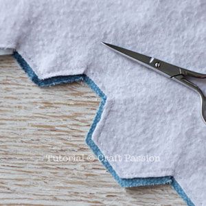 Amish Hexagon, Hexagon Flower Quilt, Quilt Blocks For Beginners, Hexagon Quilt Tutorial, Hexagons Pattern, Hexagon Projects, Hexie Quilts Patterns, Hexagon Quilt Pattern, Warm Bedding