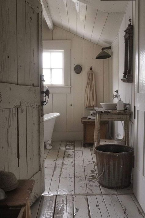 Tiny Vintage Bathroom, Old Farmhouse Bathroom, 1800s Farmhouse, Farmhouse Design Ideas, Mobile Home Renovations, Farmhouse Bathroom Ideas, Old Bathrooms, Relaxing Bathroom, Cozy Cottages