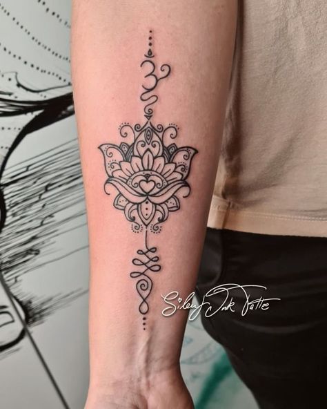 Spirituali e ricchi di significato, i tatuaggi mandala sono un universo di simboli e colori tutto da scoprire. Tatuaggio mandala @silent_ink_tattoo on Instagram Tattoo On, Geometric Tattoo, Tattoos, On Instagram, Instagram