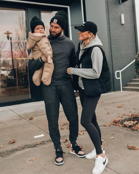 My Personal Top 10 Favorites in 2022 Athletic Leisure Outfit, Sporty Winter Outfits, Cella Jane, Casual Outfits For Moms, Chic Winter Outfits, Mum Fashion, Chic Fall Outfits, Joggers Outfit, Day Outfits