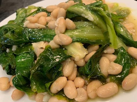 Daniel Mancini Escarole And Beans, Daniel Mancini, Cannellini Beans, Bean Soup, Veggie Dishes, Italian Dishes, Red Pepper Flakes, Soups And Stews, Pasta Salad