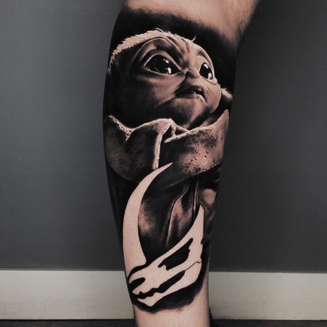 Looking for a Baby Yoda tattoo? Here are best Baby Yoda tattoo ideas for 2020! Get inspired by these tattoo designs of the adorable star of the Mandalorian. Mandalorian Tattoos, Yoda Tattoo, Mandalorian Tattoo, Reflection Tattoo, Helmet Tattoo, Star Wars Tattoo, 2 Friends, Calf Tattoo, Chinese Art Girl