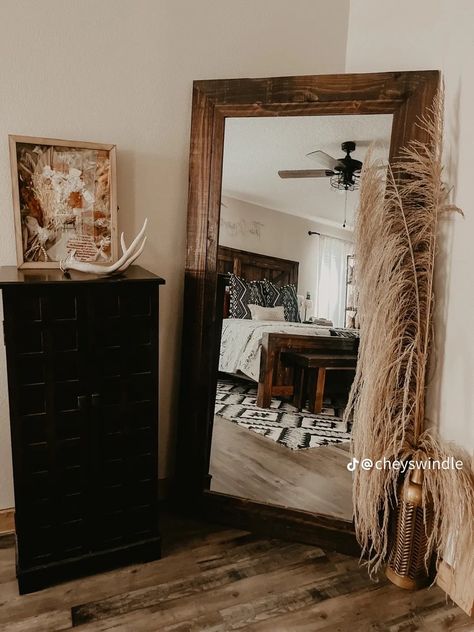 Ideas Master Bedrooms, Mirrors Living Room, Color Palette Fall, Wallpaper Dining Room, Wallpaper Dining, Western Living Room Decor, Blob Mirrors, Western Bedrooms, Western Living Room