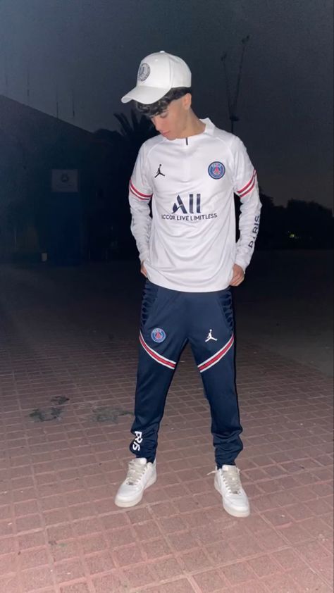 Psg Tracksuit Drip Men, Psg Tracksuit Drip, Outfit Maranza, Psg Tracksuit, Red Hood Cosplay, Streetwear Wallpaper, Emoji Stories, Boys Tracksuits, Football Players Images