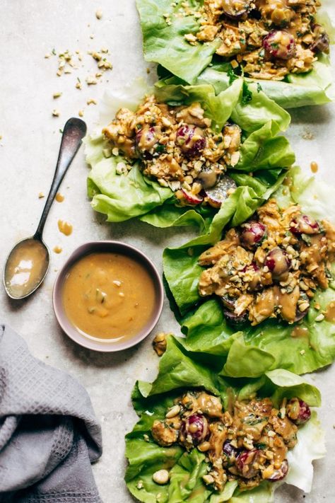 Peanut Chicken Lettuce Wraps, Miso Recipe, Peanut Chicken, Lettuce Cups, Salad Pasta, Chicken Lettuce Wraps, Diet Vegetarian, Peanut Sauce, Lettuce Wraps