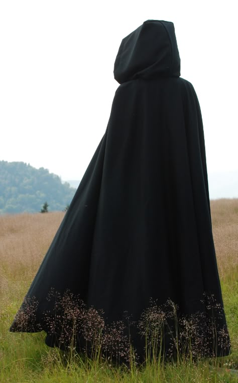 Black Wool Cloak with Full Hood Muslimah Clothing, Medieval Cloak, Black Cloak, Black Cape, Hooded Cloak, Costumes For Sale, Character Inspo, Rose Design, Cloak