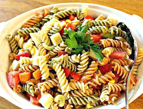 Copycat Deli Style Pasta Salad | What a great side dish recipe for parties and potlucks! Deli Pasta Salad, Bruschetta Pasta, Recipes Veggie, Pasta Varieties, Joy Bauer, Bruschetta Ingredients, Tomato Bruschetta, Deli Style, Healthy Menu