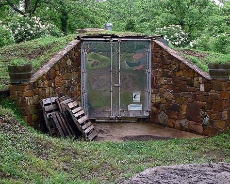 25 DIY Root Cellar Plans & Ideas to Keep Your Harvest Fresh Without Refrigerators Root Cellar Plans, Case Sotterranee, Bug Out Location, Root Cellar, Storm Shelter, Earth Sheltered, Container Buildings, Building A Container Home, Underground Homes