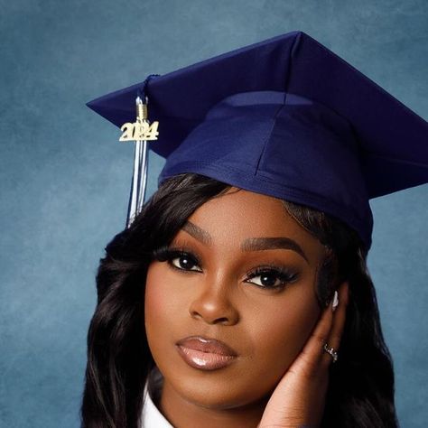 NexLevel Studio's on Instagram: "GRAD SZN 🎓  MUA @__prettyfacesonly   Booking link in bio   #tampaflorida #tampagraduationphotographer #flphotographer #grad #collegegrad #paralegal #hillsborough" Grad Photo Makeup, Grad Photo Makeup Senior Pics, Close Up Graduation Pictures, Senior Photo Makeup, Grad Photos Makeup, Black Grad Pics, Graduation Fits, Grad Makeup, Graduation Makeup