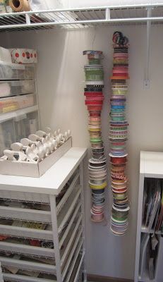 Organizing Ribbon, Craft Ribbon Storage, Craft Room Organization Storage, Craft Room Organization Diy, Ribbon Organization, Ribbon Storage, Craft Storage Organization, Dream Craft Room, Craft Room Design