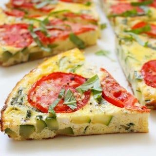 Tomato Frittata, Breakfast Summer, Zucchini Aubergine, Zucchini Frittata, Zucchini Tomato, Simple Breakfast, Frittata Recipes, Easy Summer Meals, Quiche Recipes