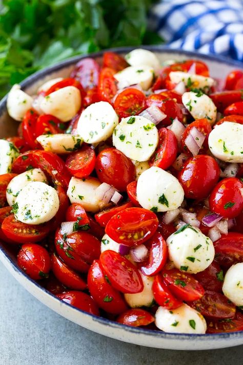 Cherry tomato salad with halved cherry tomatoes, mozzarella balls and red onion, all tossed with herbs and dressing. Salad Caprese, Tomatoes Salad, Tomato Mozzarella Salad, Tomato Caprese, Salad Tomato, Herb Dressing, Recipe Tomato, Sommer Mad, Salad With Balsamic Dressing