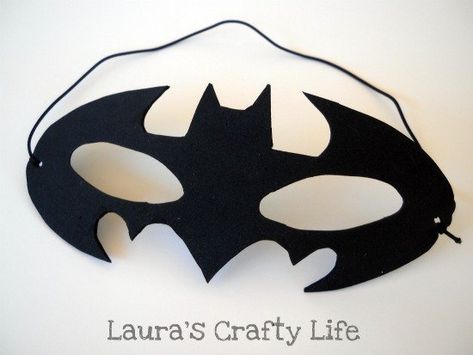 How to easily create a Batman mask with only two supplies. Free printable pattern included! Batgirl Mask, Batgirl Party, Diy Batman, Lego Batman Birthday, Batman Diy, Batman Theme, Batman Mask, Batman Birthday Party, Batman Party