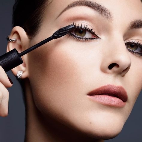 Chanel ‘Le Volume Stretch’ Mascara Campaign | Fashion Gone Rogue Chanel Makeup Looks, Vittoria Ceretti, Witch Makeup, Graphic Eyeliner, Campaign Fashion, Chanel Beauty, Chanel Makeup, Black Mascara, Clown Makeup