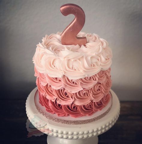 Rose Gold Rosette Cake @smallandsimpleconfections #smallandsimpleconfections #RoseGold #OmbreCake #RoseGoldOmbre #2ndBirthday #Birthday… Gold Rosette Cake, Rose Gold Birthday Cake, Simple Cupcakes, Golden Bday, 35 Birthday, Birthday Cake Roses, Unfrosted Cake, Rose Gold Wedding Cakes, Rose Gold Cake