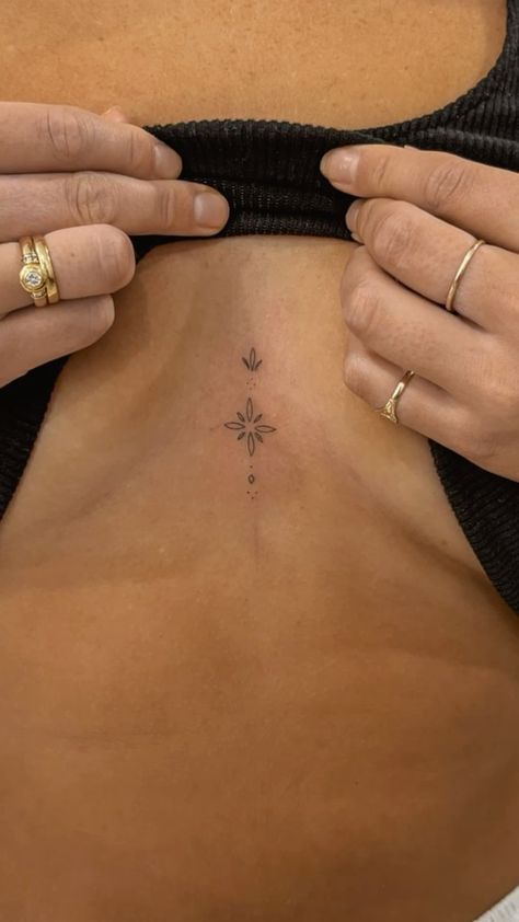 Back Minimalist Tattoo Women, Simple Woman Tattoo, Hawaiian Tattoo Ideas, Bali Tattoo Ideas Small, Very Simple Tattoos, Desi Tattoo, Bali Tattoo Ideas, Indonesian Tattoo, Bali Tattoo