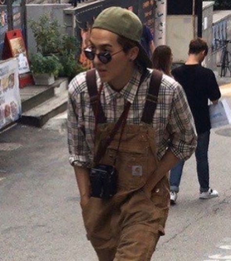 Masculine Overalls Outfit, Men In Overalls Fashion, Artist Outfit Style Painter Men, Painter Outfit Men, Brown Overalls Outfits Men, Masc Overall Outfits, Farmer Outfits Men, Painter Outfit Aesthetic, Dungarees Outfit Men