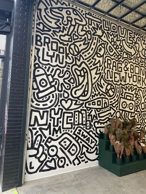 Black And White Art Mural, Black And White Graffiti Art Murals, Wall Paint Designs Graffiti, Wall Painting Ideas Black And White, Black And White Mural Street Art, Black And White Graffiti Art, Black And White Walls, Doodle Mural, Artistic Wall Painting