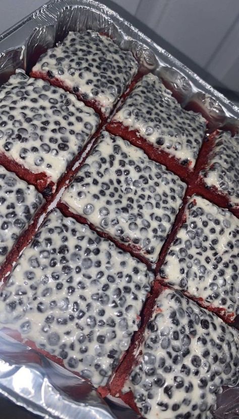 Box Red Velvet Cake, Brownies Ingredients, Velvet Brownies, Red Velvet Oreo, Red Velvet Brownies, Cookies N Cream, Brownies Recipe Homemade, Cookies And Cream Cake, Red Velvet Cake Mix