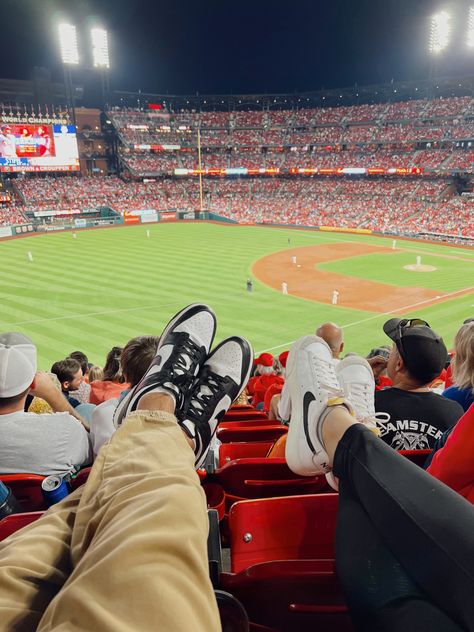 Couple At A Baseball Game, Sporting Event Aesthetic, Baseball Aesthetic Pictures, Stadium Couple Pictures, Yankee Stadium Picture Ideas, Romance Asthetic Picture, Mlb Game Aesthetic, Baseball Game Aesthetic Couple, Sports Games Aesthetic