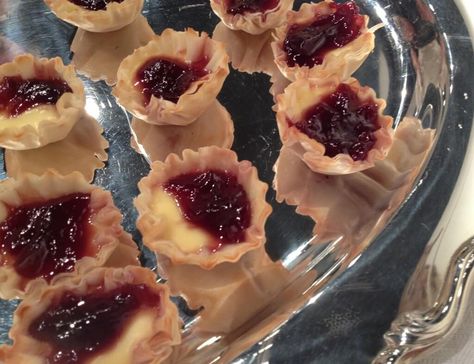 Brie Tartlets, Raspberry Brie, Easy Southern Cornbread, Phyllo Shells, Southern Cornbread Dressing, Cornbread Biscuits, Mini Tart Shells, Pimento Cheese Recipe, Brie Appetizer