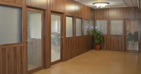 Plywood Partition, Partition Design Modern, Partitions Design, Office Partition Design, Lcd Unit Design, Meeting Room Design Office, Lcd Unit, Wooden Partition, Lcd Units