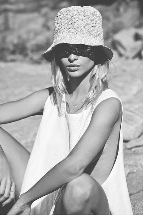 . Bucket Hat Outfit, Straw Bucket Hat, Hat Outfit, Fashion Petite, Straw Hats, Outfits With Hats, Summer Hat, Fashion Quotes, Girl With Hat