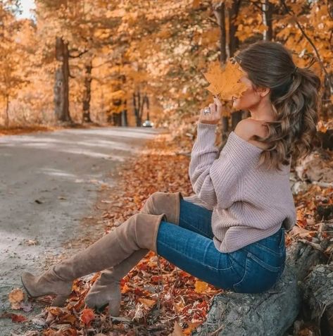 Salem Trip, Autumn Photography Portrait, Caitlin Covington, Southern Curls And Pearls, Poses Photography, Foto Poses, Happy Wife, Fall Photoshoot, Fall Clothes