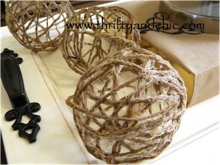 DIY Jute balls with fabric stiffener and a balloon. Cost only a 10th of the price they put on them in stores! Twine Ornaments, Shabby Chic Weihnachten, Crafting Nook, Twine Balls, Twine Diy, Twine Crafts, Fabric Stiffener, Jute Crafts, House Deco